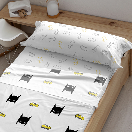 JUEGO DE SÁBANAS CON ALMOHADA Y BAJERA ESTAMPADAS 100% ALGODÓN MODELO BATMASK PARA CAMA DE 90. image 0