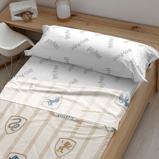 JUEGO DE SÁBANAS CON ALMOHADA Y BAJERA ESTAMPADAS 100% ALGODÓN MODELO HOGWARTS CLASSIC PARA CAMA DE 90. image 0