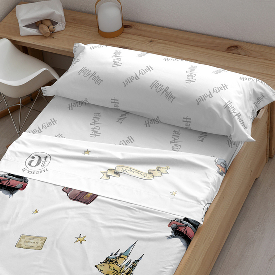 JUEGO DE SÁBANAS CON ALMOHADA Y BAJERA ESTAMPADAS 100% ALGODÓN MODELO PLATFORM 9 3-4 PARA CAMA DE 90. image 0