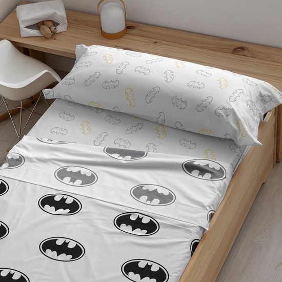 JUEGO DE SÁBANAS CON ALMOHADA Y BAJERA ESTAMPADAS 100% ALGODÓN MODELO BATMAN BASIC PARA CAMA DE 90. image 0