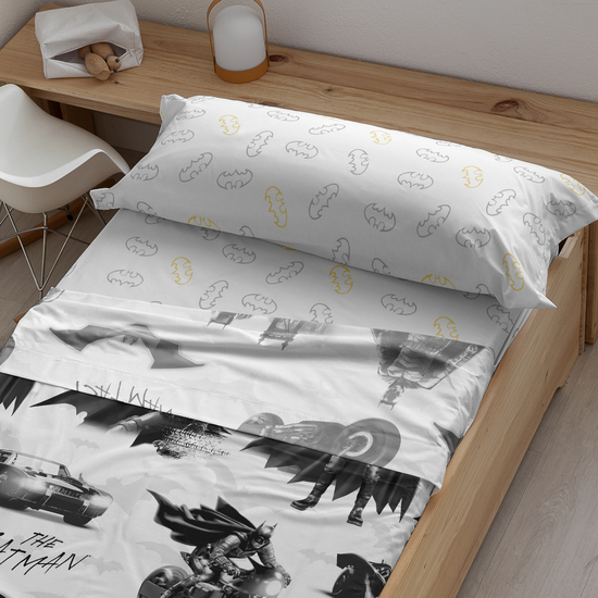 JUEGO DE SÁBANAS CON ALMOHADA Y BAJERA ESTAMPADAS 100% ALGODÓN MODELO DARK HERO PARA CAMA DE 105. image 0