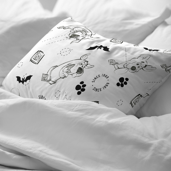 FUNDA DE ALMOHADA 100% ALGODÓN MODELO SCOOBY SKETCH DE 50X80CM. image 1