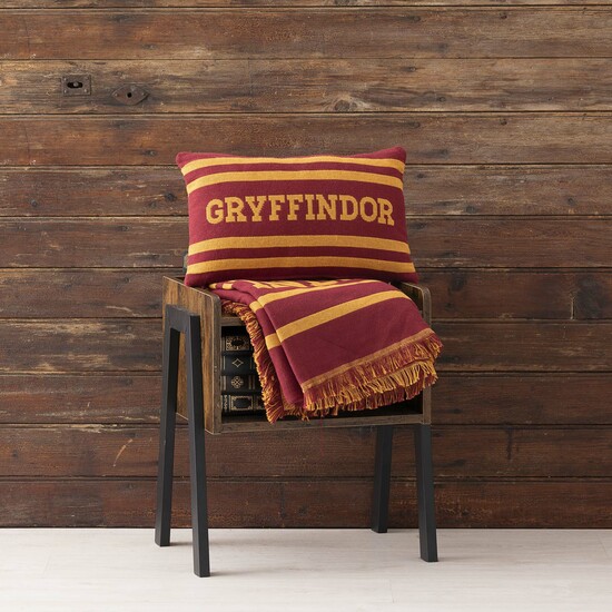 FUNDA DE COJÍN JACQUARD 30X50CM MODELO GRYFFINDOR HOUSE C image 1