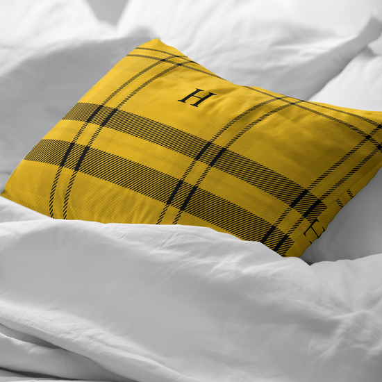 FUNDA DE ALMOHADA 100% ALGODÓN MODELO HUFFLEPUFF CUADRO DE 50X80CM. image 1