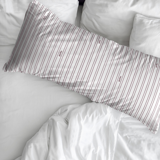 FUNDA DE ALMOHADA 100% ALGODÓN MODELO HPOTTER GRANATE DE 105 CM. image 1