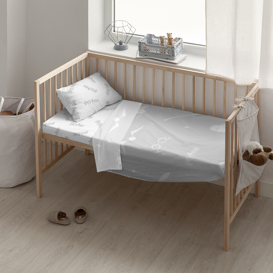 JUEGO DE SÁBANAS CON ALMOHADA Y BAJERA ESTAMPADAS 100% ALGODÓN MODELO HPOTTER UNIVERSE PARA CUNA image 0