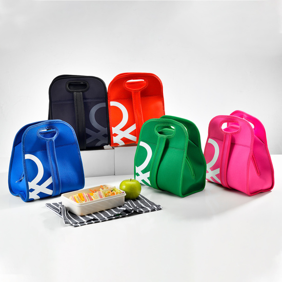 BOLSA DE ALMUERZO EN NEOPRENO DE COLOR ROSA BENETTON image 2