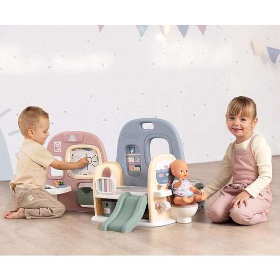 GUARDERÍA BABY CARE PARA TUS MUÑECOS BEBÉ CON 5 AREAS DE JUEGO Y 27 ACCESORIOS. 51X107,9X77,9 CM image 3