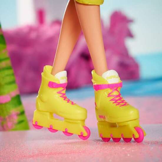 MUÑECA BARBIE LOOK PATINADORA CON ROPA NEÓN Y PATINES. image 4