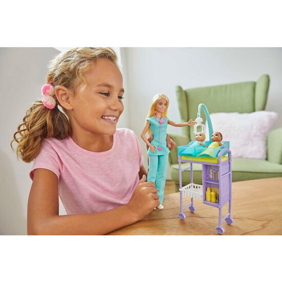 MUÑECA DOCTORA DE BEBES BARBIE image 2