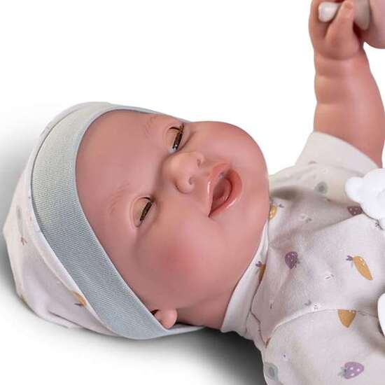 MUÑECA RECIÉN NACIDA MIA HACE PIPÍ CON CANASTILLA 42 CM image 3