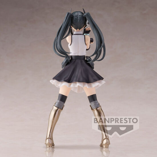 FIGURA LADY BLACK SHY 17CM image 3