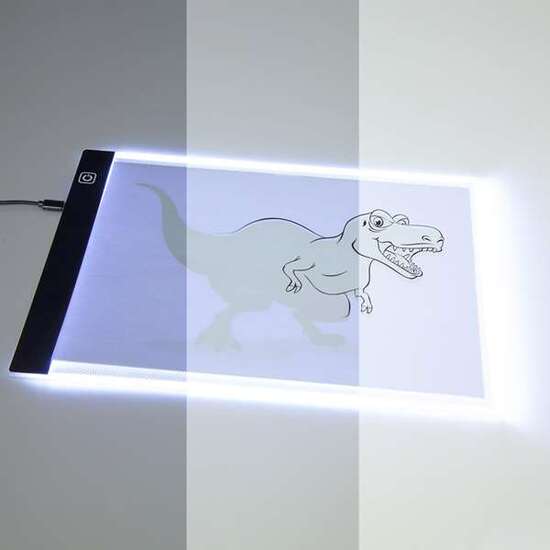 PROYECTOR MÁGICO CON ACCESORIOS .CON TRES LUCES LED Y SEIS LAPICES. 107X11X28.5 CM image 1