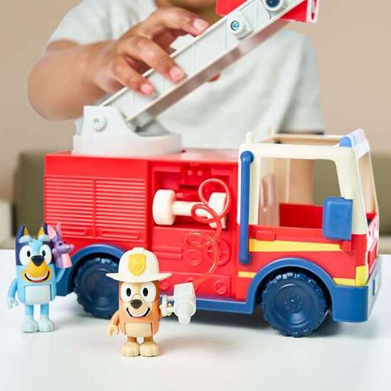 CAMION DE BOMBEROS BLUEY.INCLUYE FIGURA DE BINGO Y DE BLUEY CON ACCESORIOS. image 7