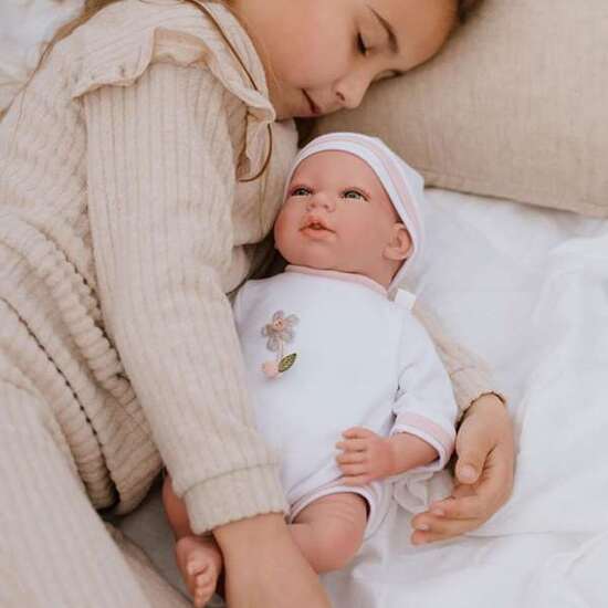 MUÑECA REBORN LOLA 40 CM CON CUERPO BLANDO Y CAPAZO (MUÑECO CON PESO) image 5