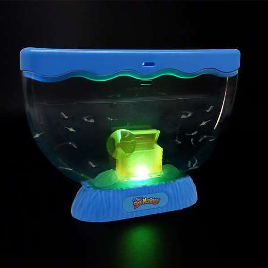SEA MONKEYS OCEAN ZOO COFRE DEL TESORO CON LUZ EXP 12 PIEZS. SON PLACTON Y MICRO CRUSTÁCEOS.INCLUYE HUEVOS DE VIDA INSTANTANEA COMIDA CUCHARA E INSTRUCCIONES. image 4