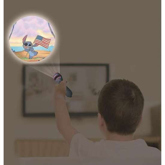 PROYECTOR DE CUENTOS Y LINTERNA DISNEY 100. INVENTA TUS PRPOPIAS HISTORIAS CON LAS IMÁGENES QUE SE SIGUEN EN SU ORDEN LÓGICO. 24 IMÁGENES. 11,47X3,67X3,67 CM image 1