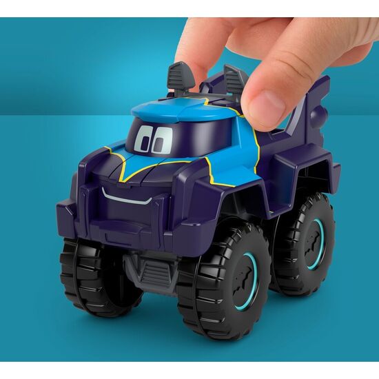 COCHE BATWHEELS DC COMICS SURTIDO image 3