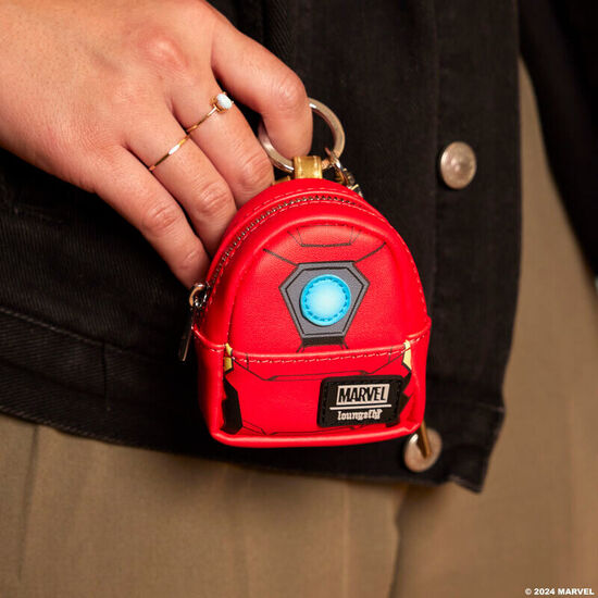 LLAVERO MINI MOCHILA MYSTERY LOS VENGADORES AVENGERS LOUNGEFLY SURTIDO image 2