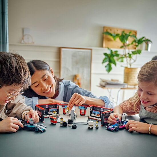 GARAJE F1: MERCEDES-AMG&ALPINE LEGO image 5