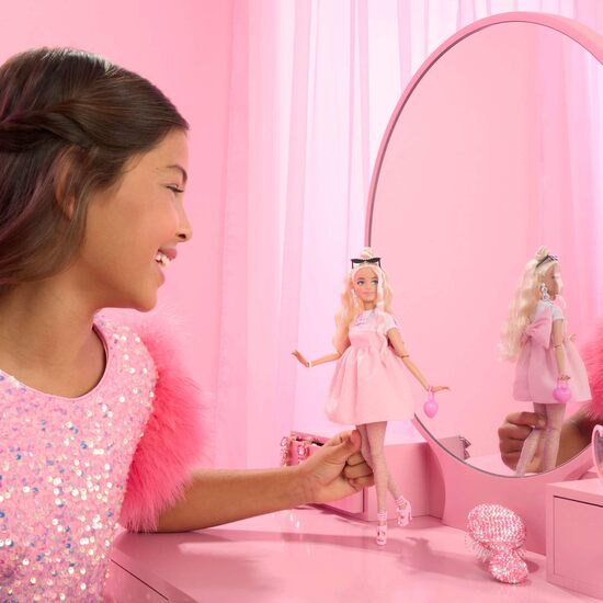 MUÑECA BARBIE DELUXE VESTIDO LAZO image 1