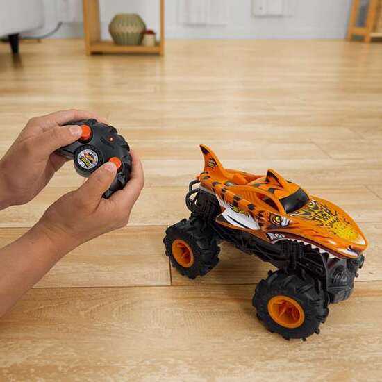 COCHE RADIO CONTROL HOT WHEELS MONSTER TRUCKS TIGER SHARK 2.4 GHZ ESCALA 1:24. image 5