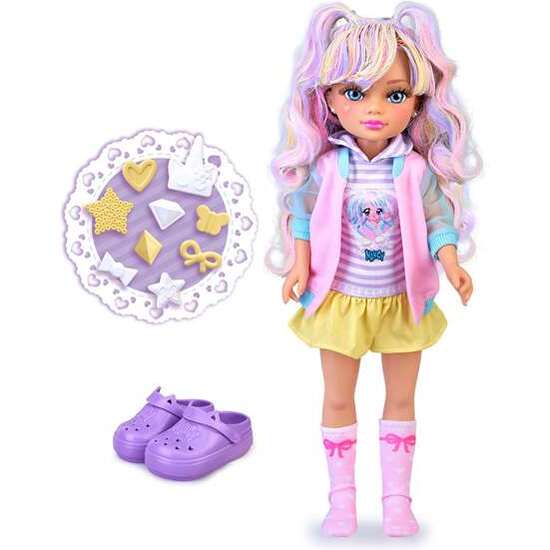 MUÑECA NANCY CHARMS IN STYLE 42 CM. INCLUYEN UNOS ZUECOS QUE PUEDEN PERSONALIZARSE CON VARIEDAD DE CHARMS. image 3