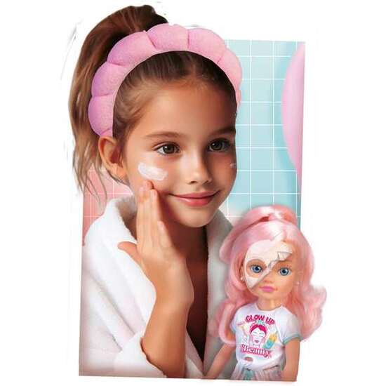 MUÑECA NANCY GLOW UP BEAUTY PACK 42 CM. VISTE UN OUTFIT SÚPER CÓMODO IDEAL PARA SU RITUAL DE CUIDADO. image 3