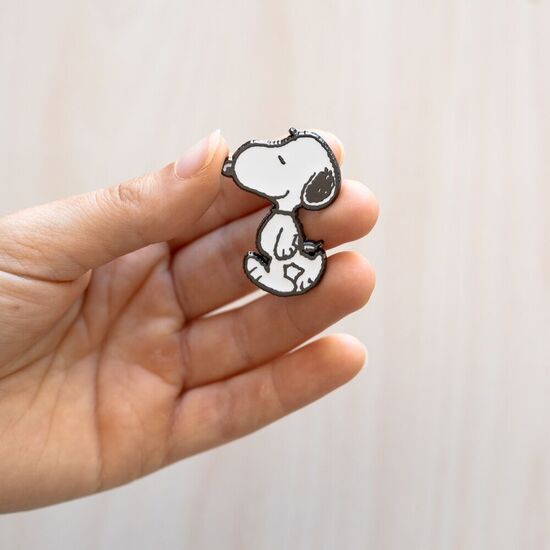 SET 4 PINS SNOOPY image 3