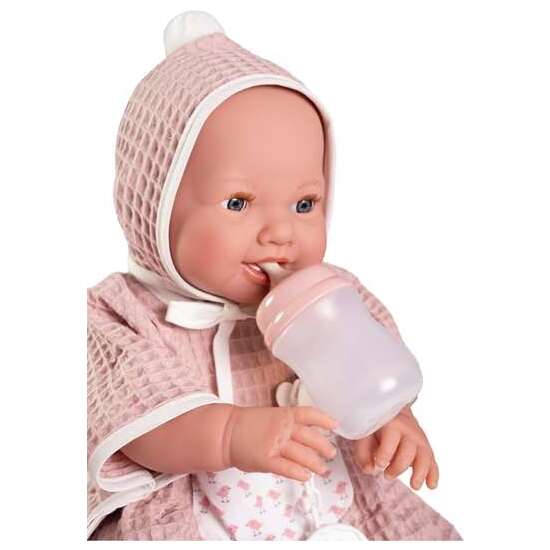 MUÑECA RECIÉN NACIDA MIA HACE PIPÍ CON CAPITA DE BAÑO 42 CM image 1
