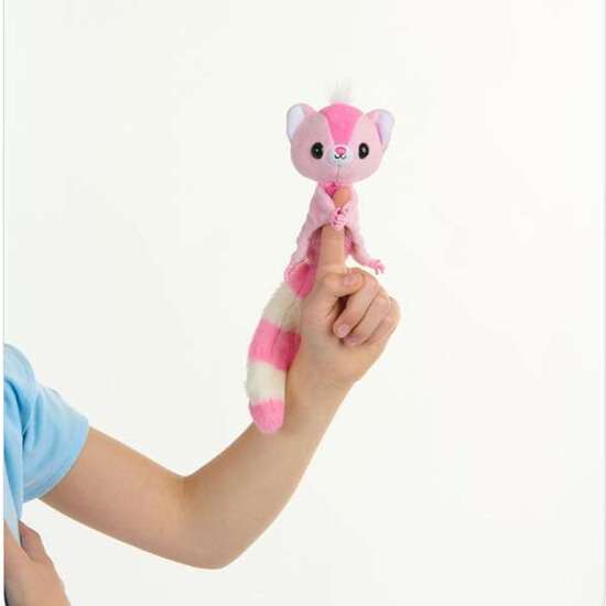 FINGERLINGS ARDILLA VOLADORA.COLOCA TU ARDILLA EN SU LANZADOR, GIRA LA MANIVELA PARA CARGARLO, APLAUDE DOS VECES, ASÍ SALDRÁ VOLANDO image 3