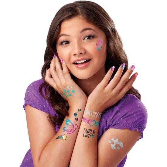 TATUAJES Y UÑAS BRILLANTES CON PURPURINA image 4