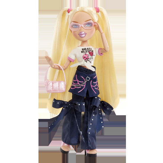 MUÃ±ECA CLOE STYLIN + CAMISETA BRATZ image 1