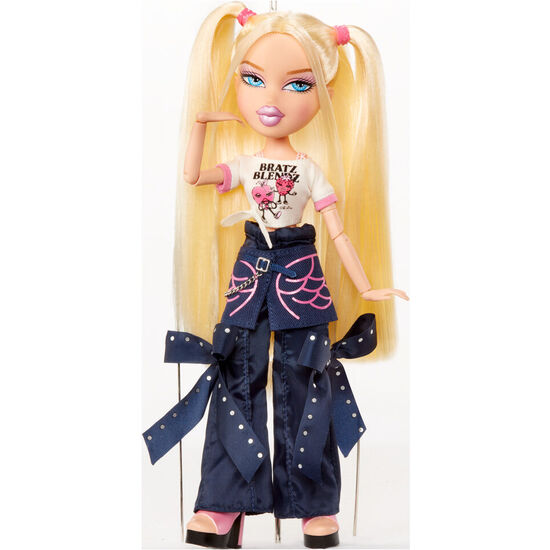 MUÃ±ECA CLOE STYLIN + CAMISETA BRATZ image 2