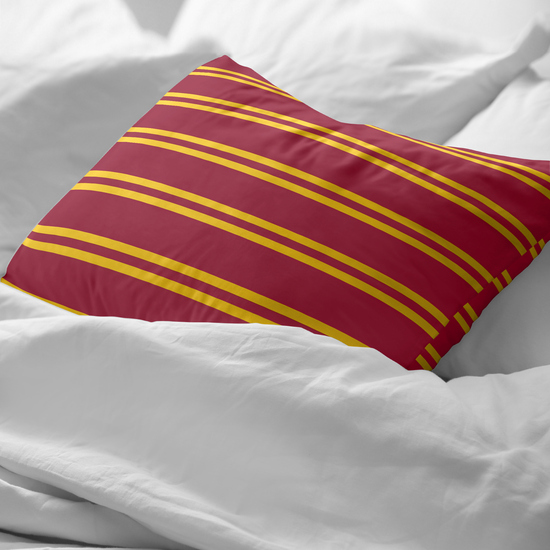 FUNDA DE ALMOHADA 100% ALGODÓN GRIFFINDOR SHIELD CAMA DE 50X80CM. image 1